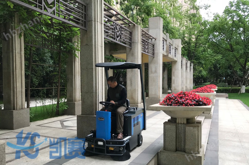 駕駛式掃地機(jī)品牌